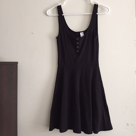 Scoop neck black button summer dress - Picture 2 of 2